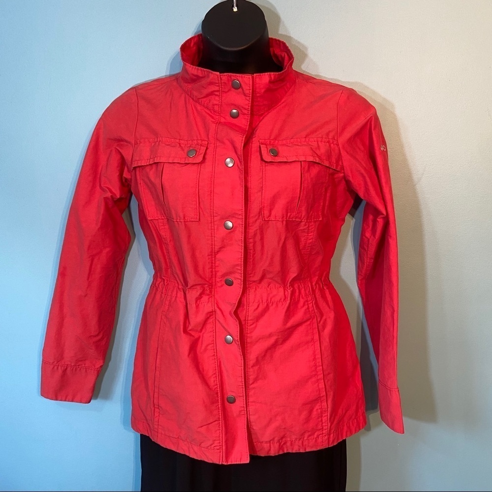 Columbia women’s lightweight red/pink drawstring waist coat in size medium‎